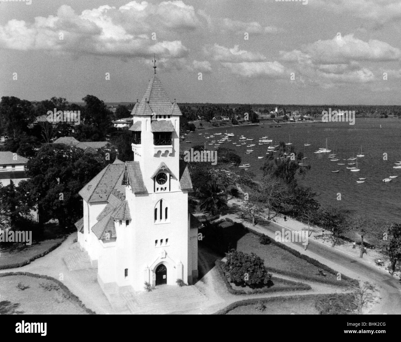 Géographie / voyages, Tanzanie, Dar es Salaam, églises, vue sur l'ancienne église allemande et la marina, 1962, Banque D'Images