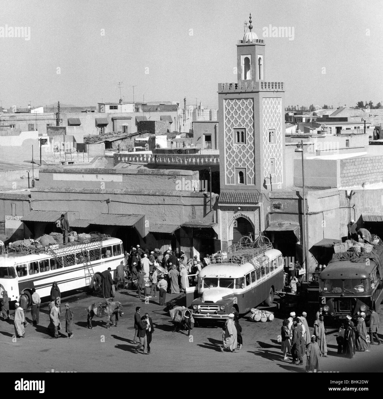 Géographie / voyages, Maroc, Marrakech, bâtiments, mosquée sur le marché Djemaa el Fna, années 60, Banque D'Images