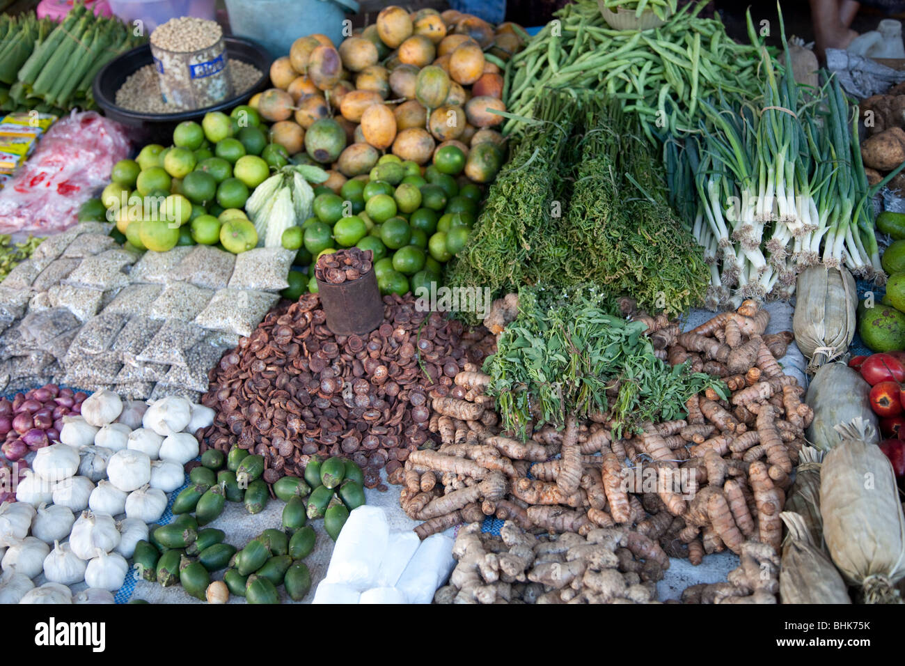 Plusieurs herbes et épices au marché de Bajawa, Flores Banque D'Images
