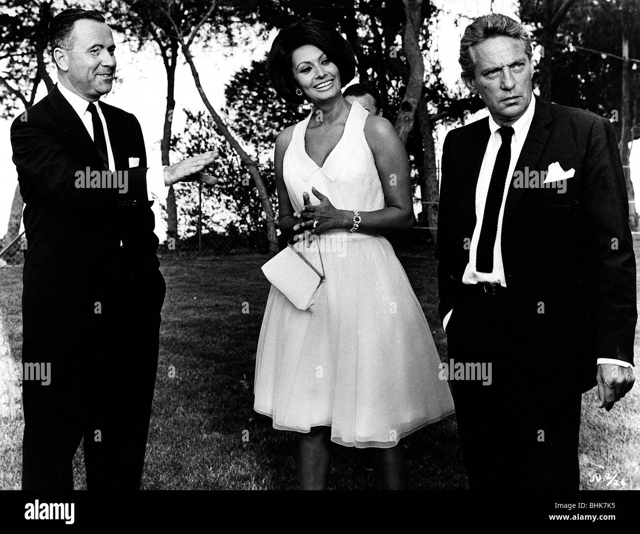 Kurt Unger avec Sophia Loren (1934- ) et Peter Finch (1916-1977), 1965. Artiste : Inconnu Banque D'Images
