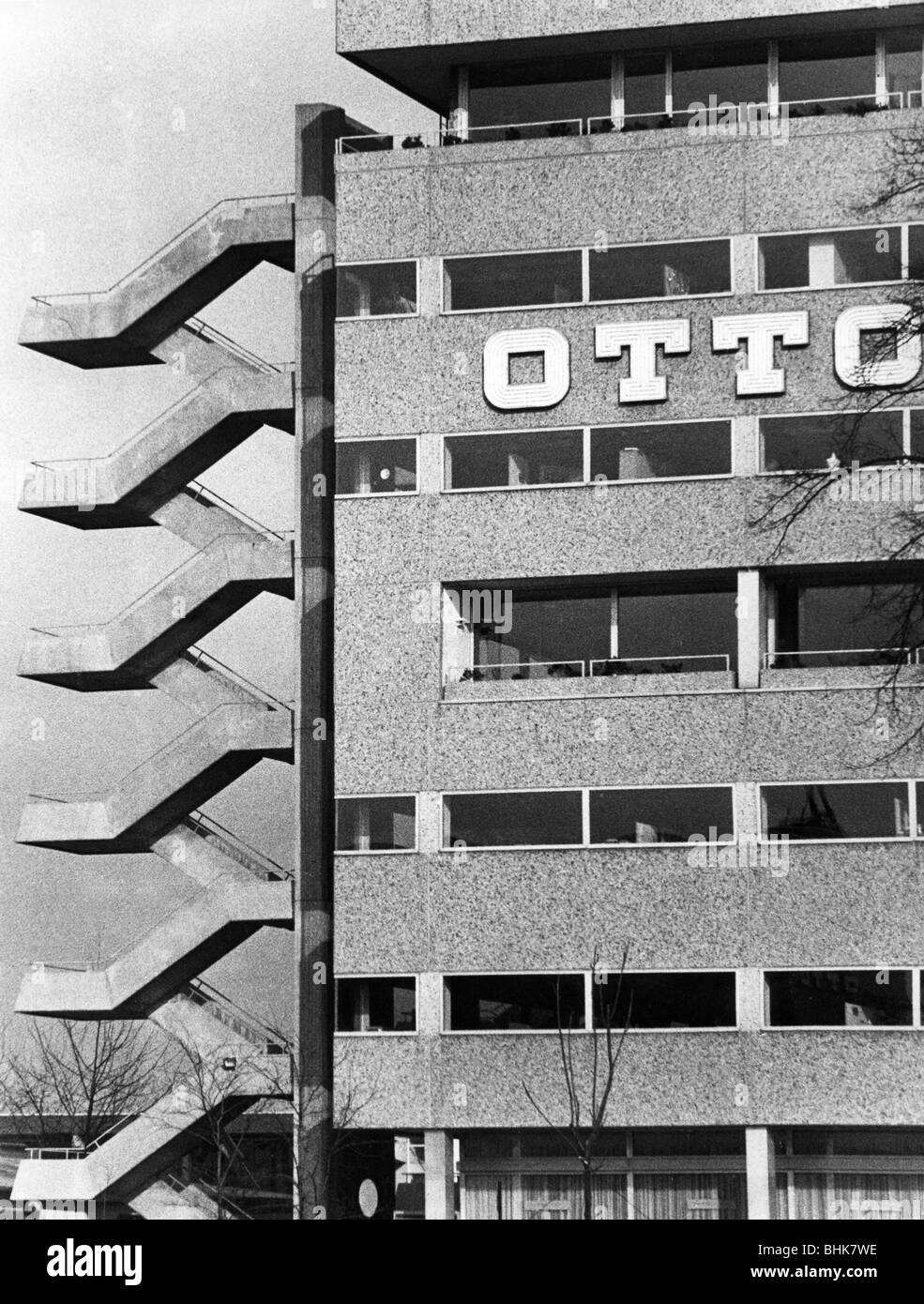 Commerce, société de commerce, société de vente par correspondance, Otto Versand, siège social, détails: Chemin d'évacuation, escaliers, vue extérieure, Wandbeker Strasse, Hambourg, Allemagne, vers 1968, Banque D'Images