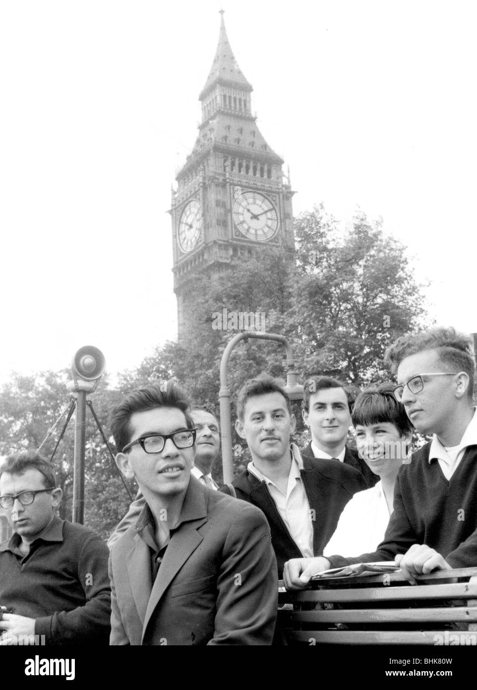 Élèves du secondaire de l'Israélien, Westminster Pier, Londres, 26 juillet 1966. Artiste : Inconnu Banque D'Images