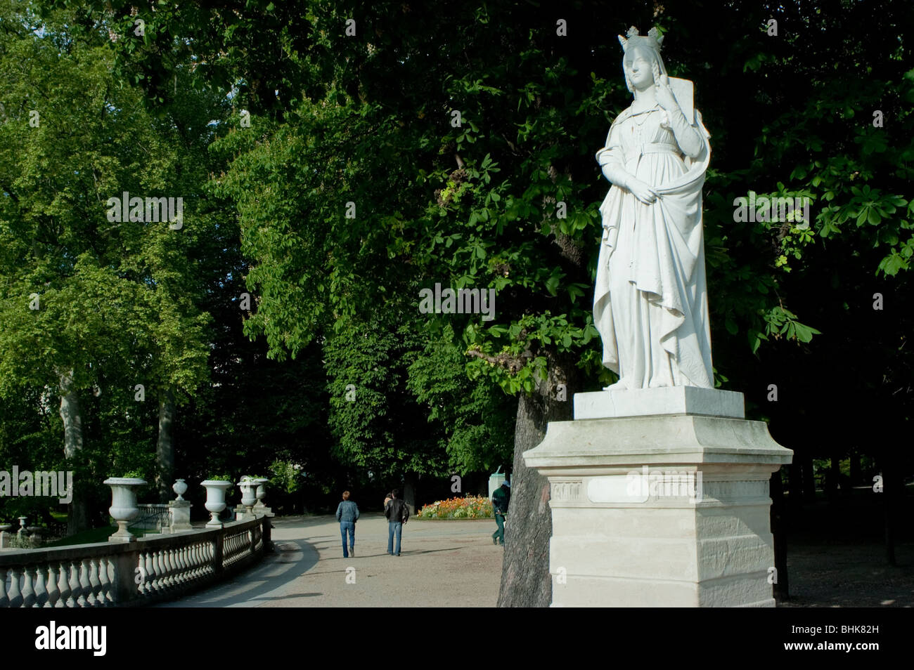 Paris, FRANCE - statues de reines françaises dans 'jardins du Luxembourg', 'jardin du Luxembourg', jardin urbain paysager des citadins Banque D'Images