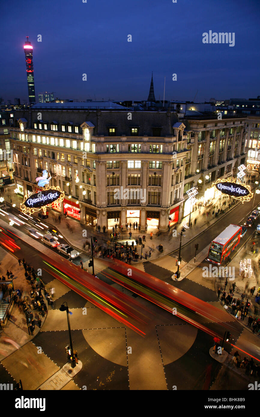 Vue sur le toit d'Oxford Circus et de Telecom Tower, West End, Londres, UK Banque D'Images