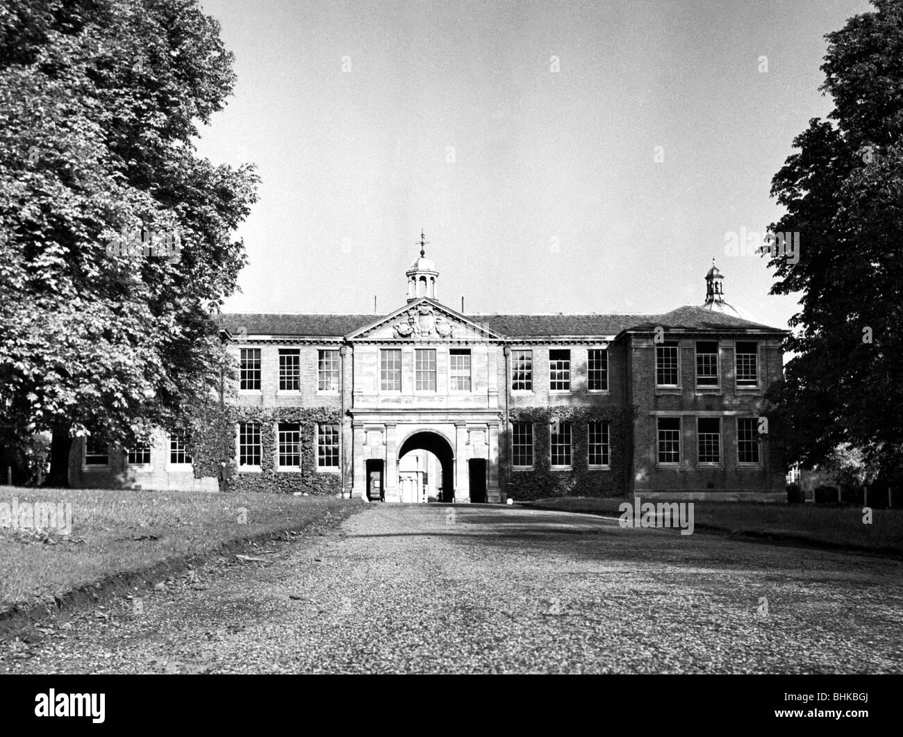 Architecture, bâtiments, Grande-Bretagne, Haileybury et Imperia Service College, fondée en 1862, vue extérieure, vers 1960, Europe, Royaume-Uni, Angleterre, historique, XXe siècle, années 60, années 60, années 60, années 50, années 50, années 1950, géographie, entrée, Banque D'Images