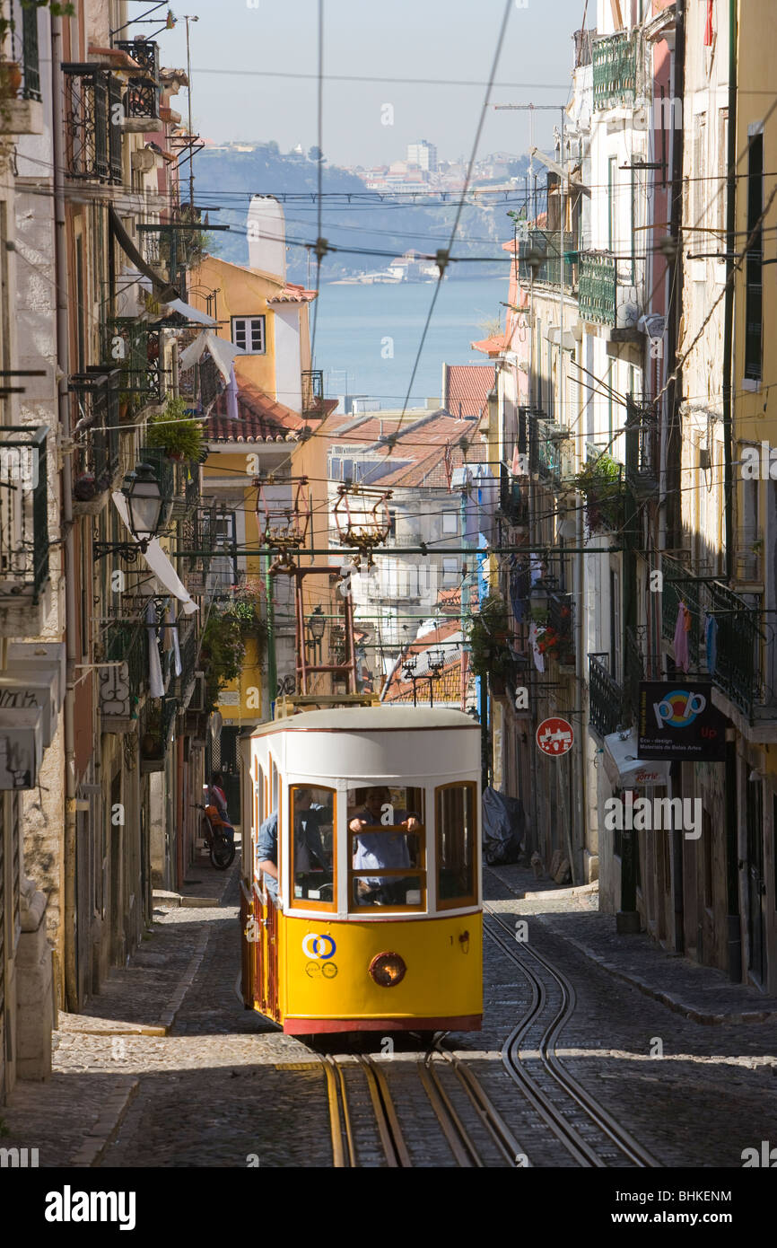 Portugal, Lisbonne tramway funiculaire dans le district de Catarina Banque D'Images