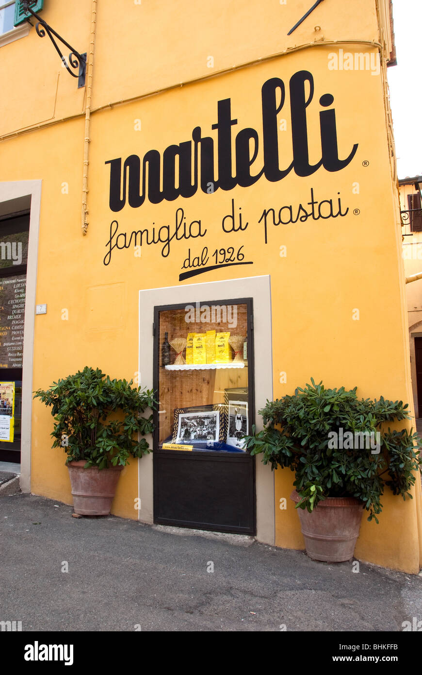 Établissement familial pasta factory en Lari, Italie : Martelli Famiglia di  pastai Photo Stock - Alamy