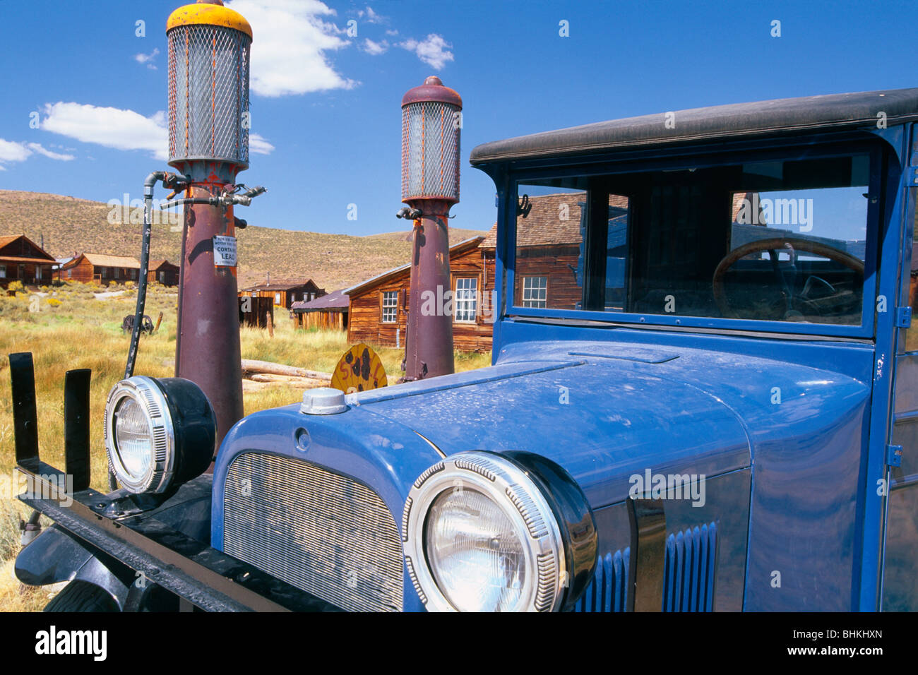Vue avant sur un ancien camion, Bodie State Historic Site, Californie Banque D'Images