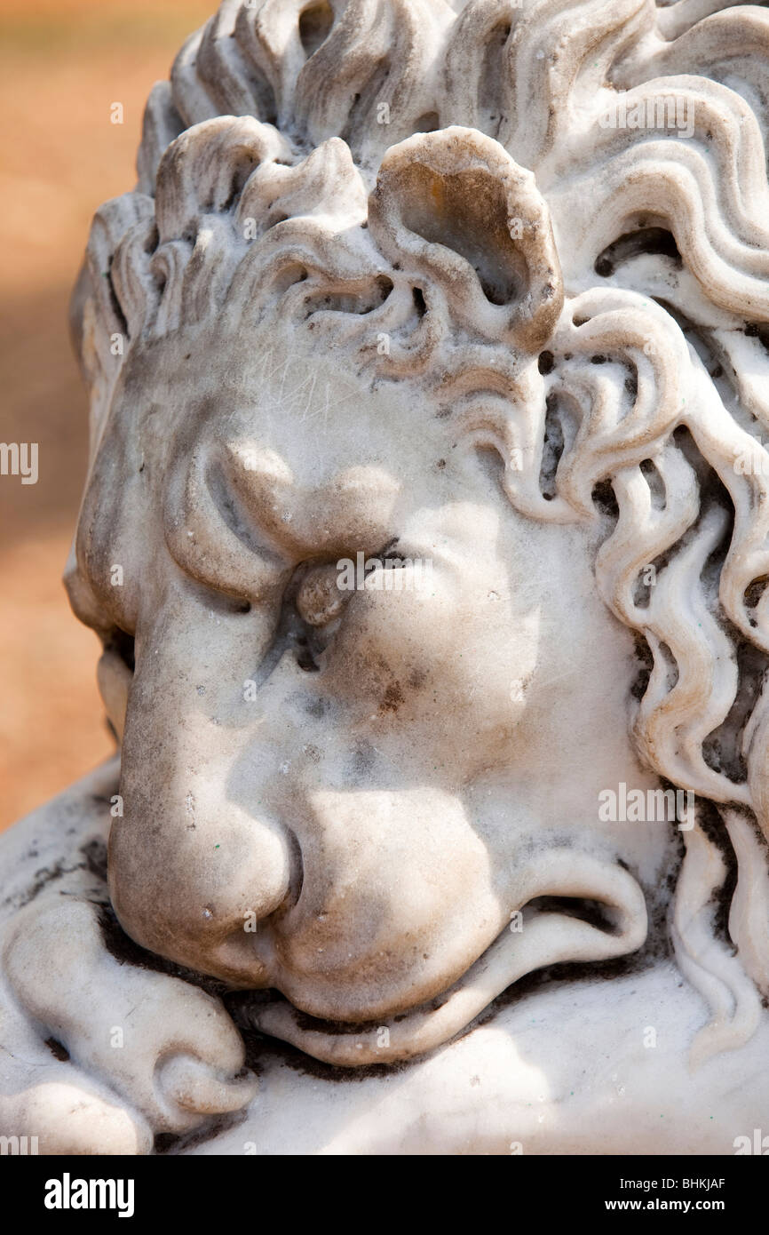 L'Inde, le Kerala, Thiruvananthapuram (Trivandrum),, parc public, Napier Museum, du marbre italien lion sculpture de Pietrasanta studio Banque D'Images