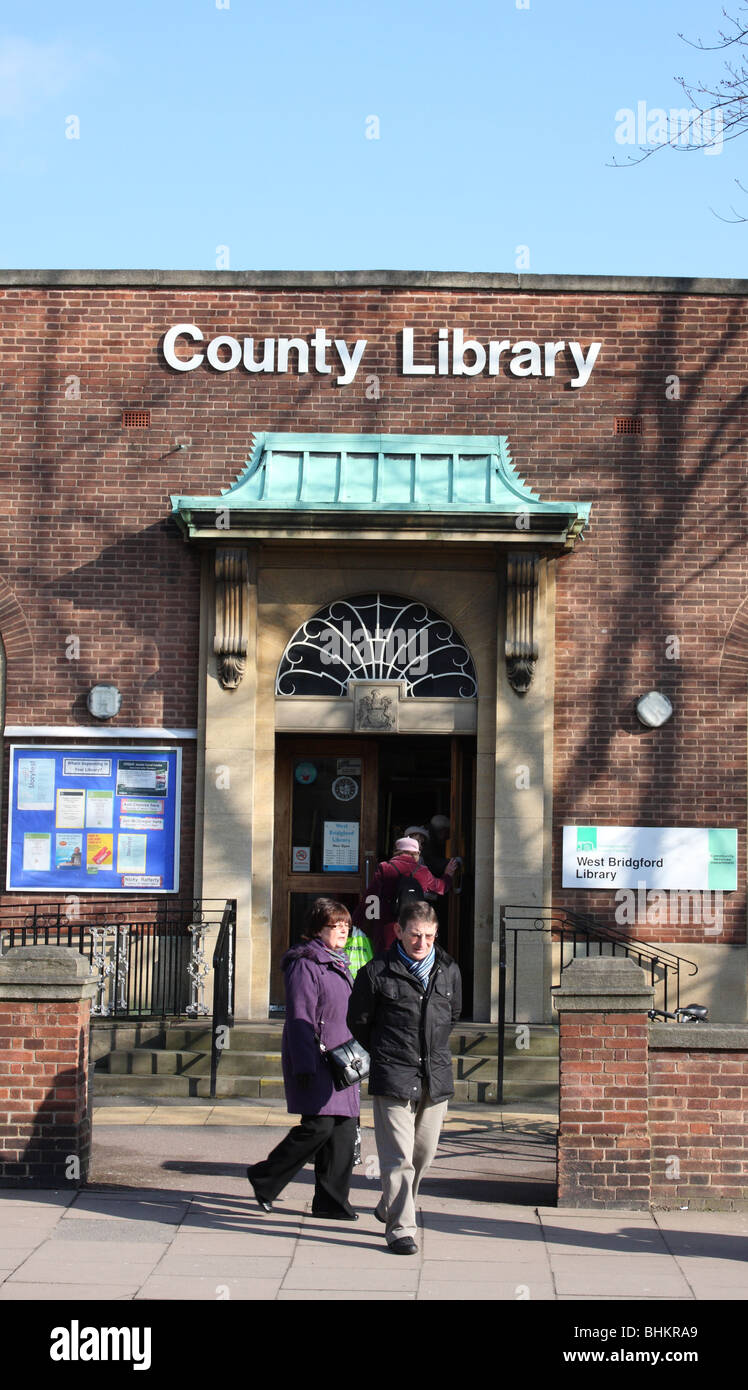 Une bibliothèque de comté dans une ville du Royaume-Uni. Banque D'Images