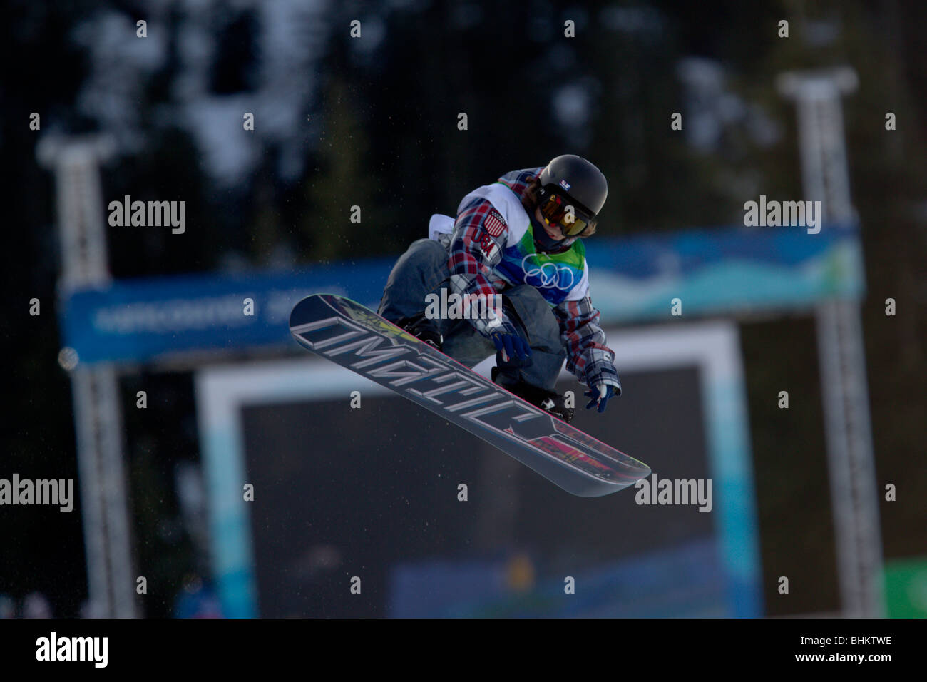 Louie Vito (USA) en compétition dans l'épreuve du snowboard halfpipe event aux Jeux Olympiques d'hiver de 2010 Banque D'Images