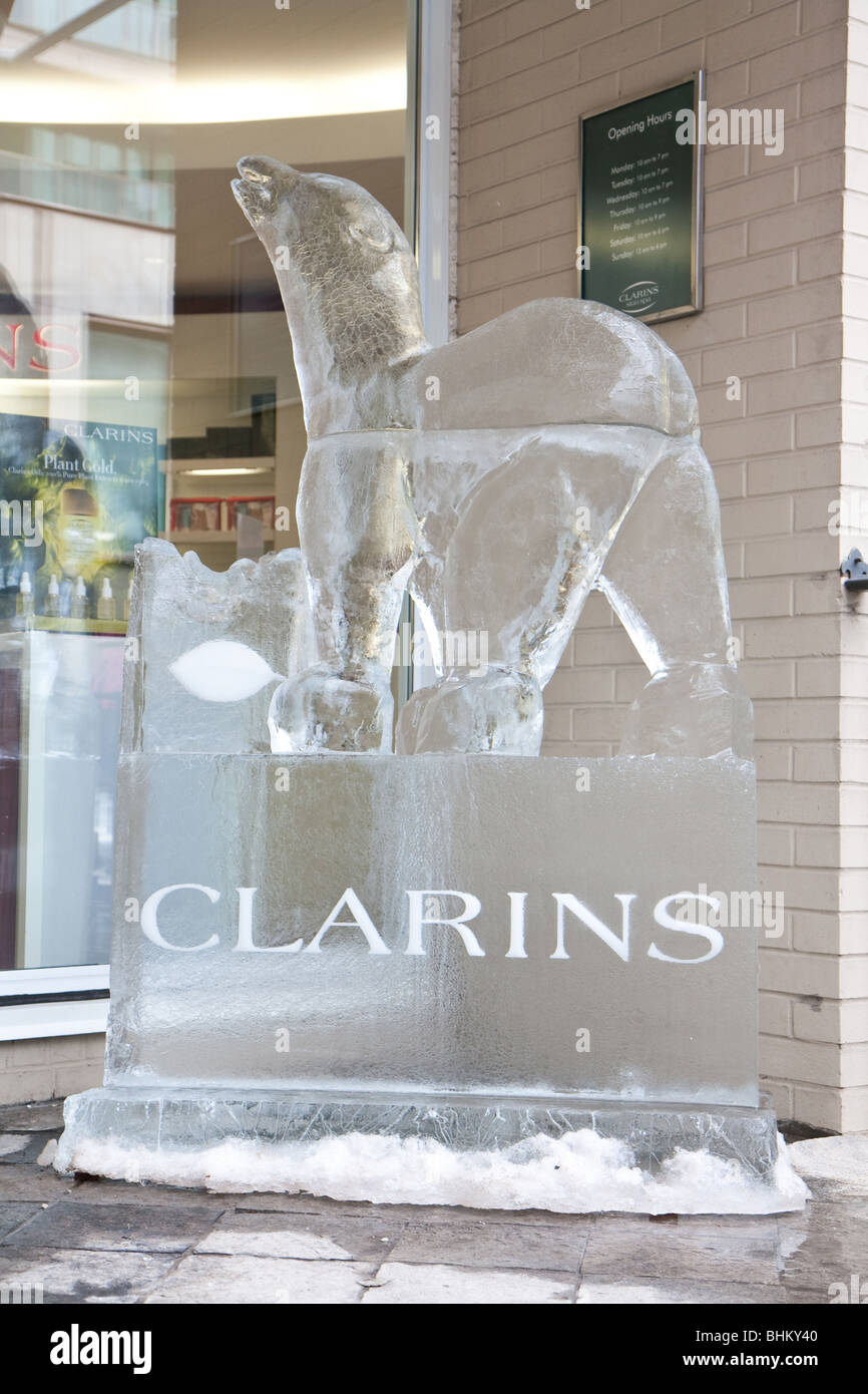 Sculpture de glace pour Clarins, l'un des sponsors pour icefest 2010 Banque D'Images