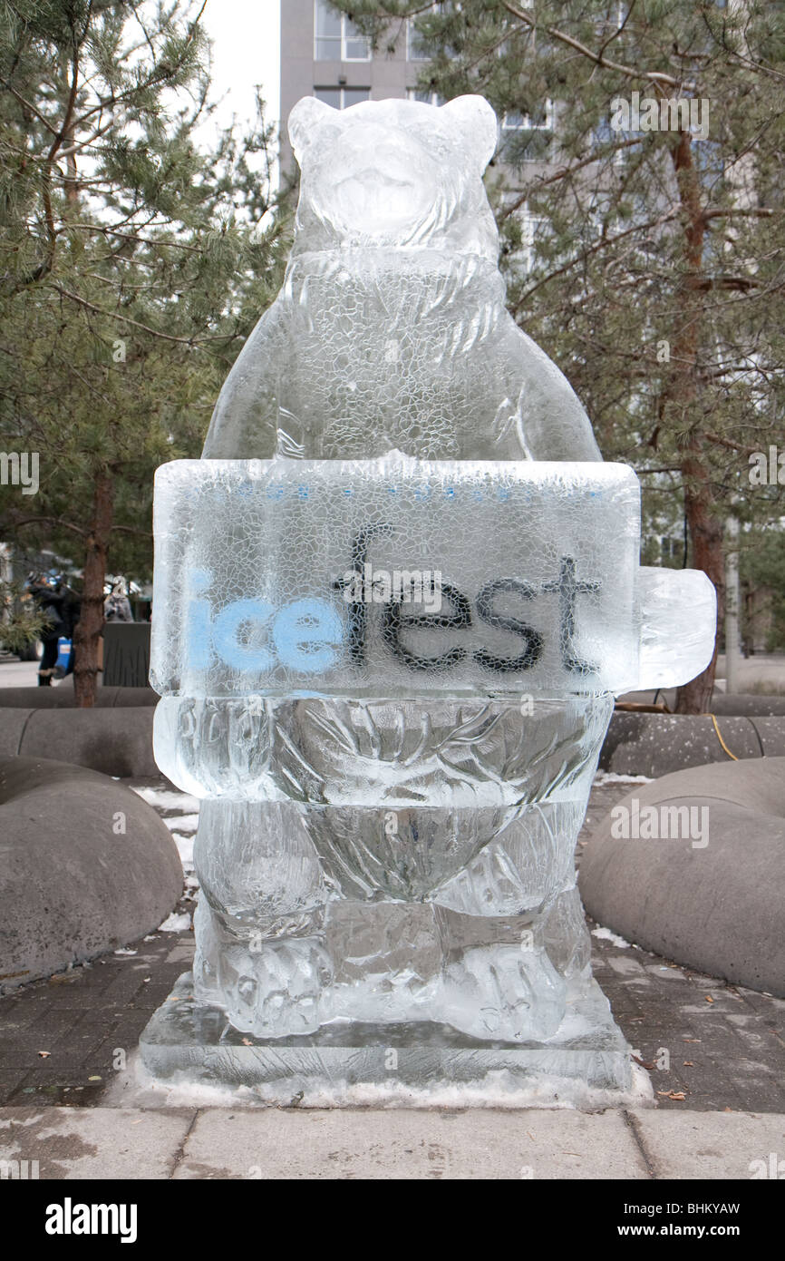 Le site officiel de glace : ice sculpture d'un ours polaire Banque D'Images