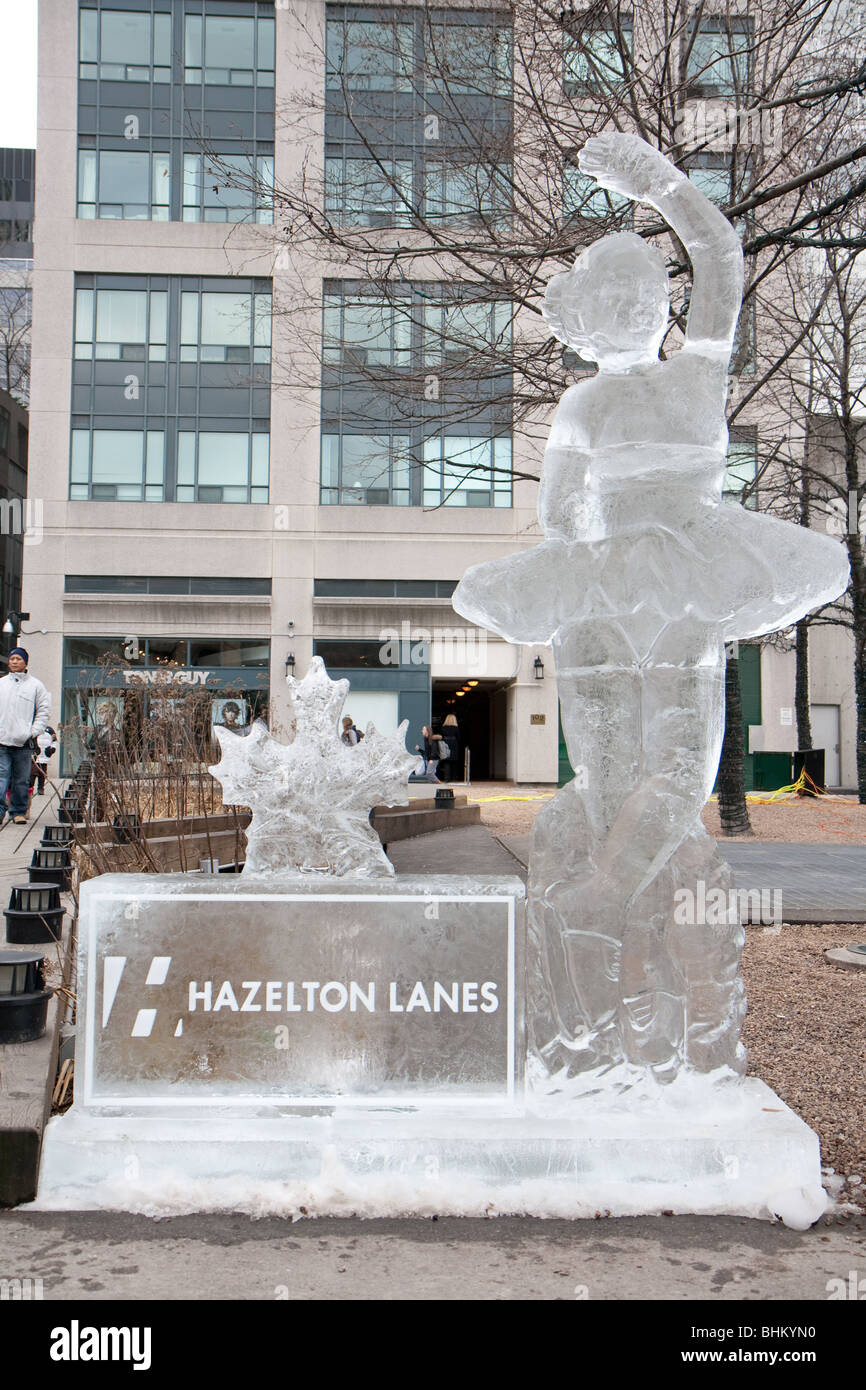 Sculpture sur glace Hazelton Lanes afficher piscine Banque D'Images