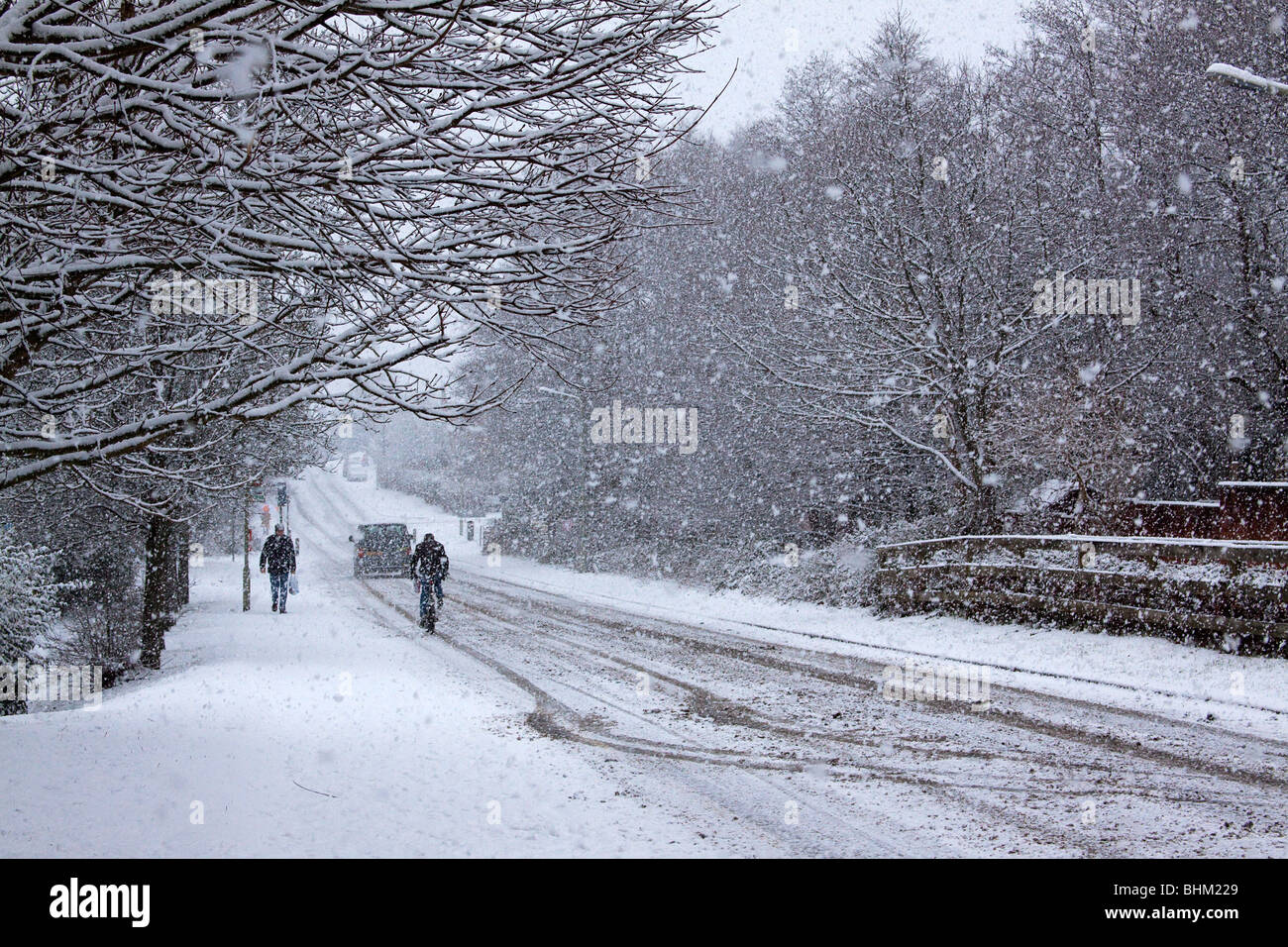 Fortes chutes de neige sur le nord du Devon Barnstaple, lors d'un grand gel, neige plus lourde avec en années intéressant les transports. Banque D'Images