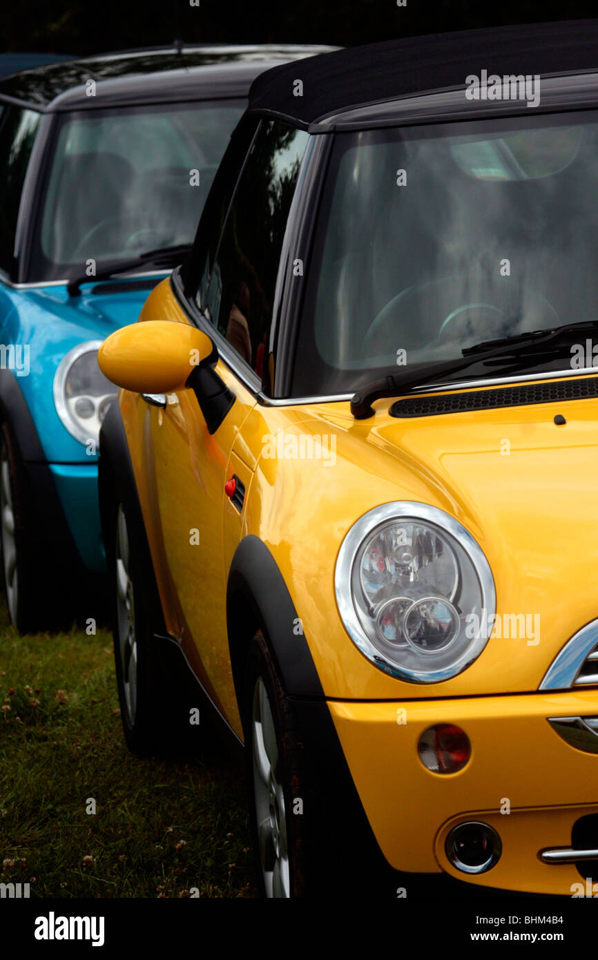 Bretagne, location maison, la Mini, a célébré son 50e anniversaire avec un week-end de l'action sport automobile Banque D'Images