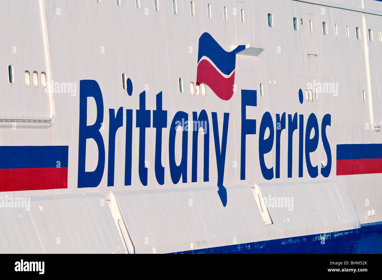 Brittany Ferries Logo sur le côté d'un car-ferry Banque D'Images