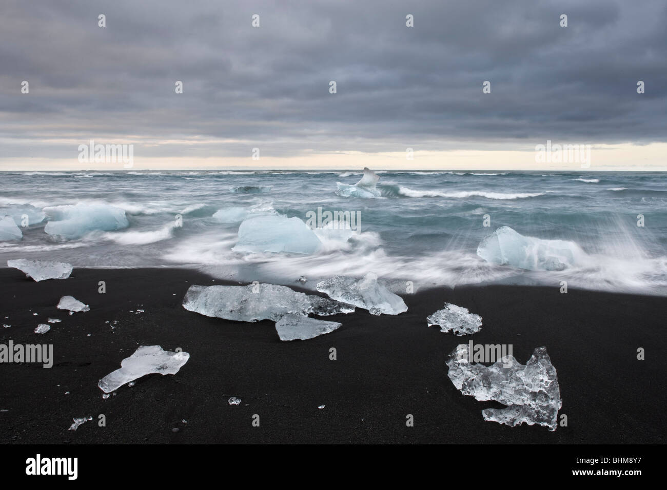 Les icebergs à la côte en Breidamerkursandur Islande Banque D'Images