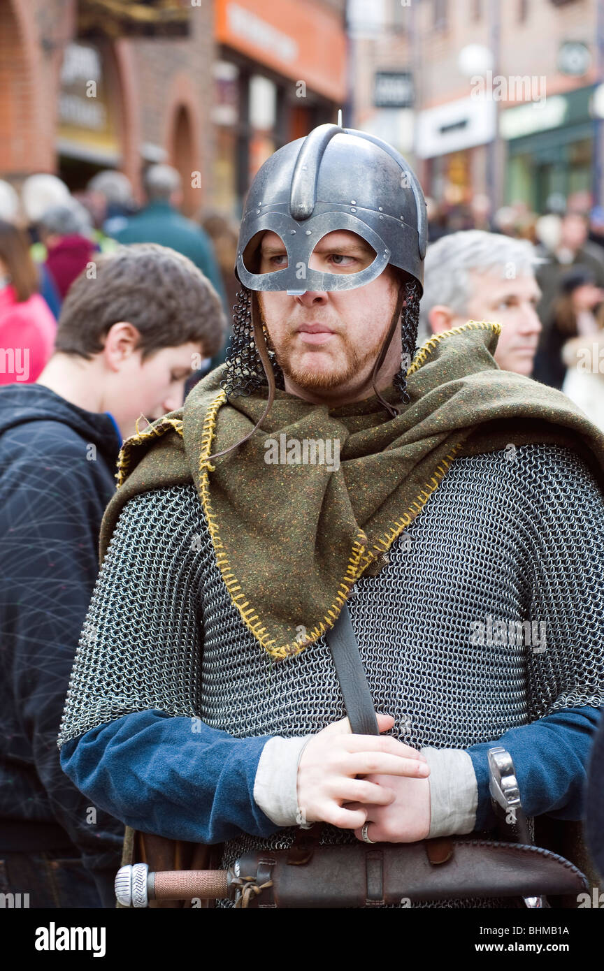 Homme vêtu comme un Viking au cours du festival de New York la semaine de vikings Février 2010 Banque D'Images