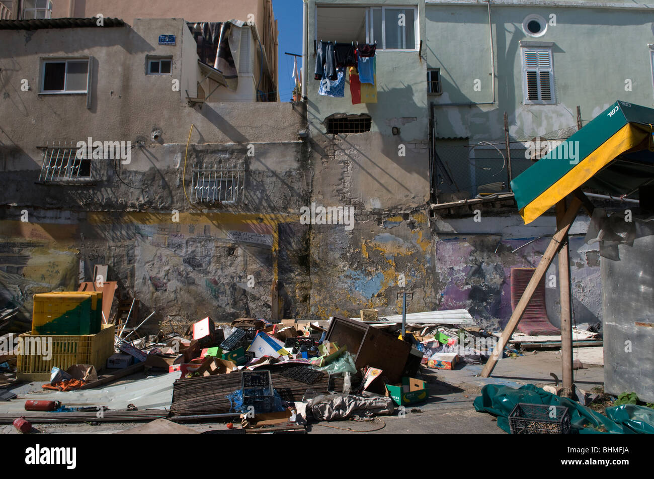 Un complexe résidentiel négligées dans Ajami un quartier juif arabe au sud de Tel Aviv, Israël Banque D'Images