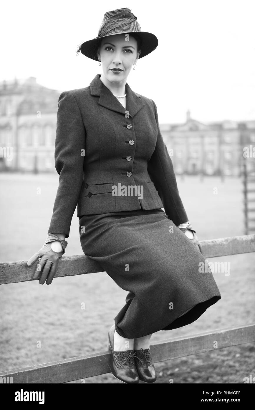 La mode des années 1940 chapeau Banque de photographies et d'images à haute  résolution - Alamy