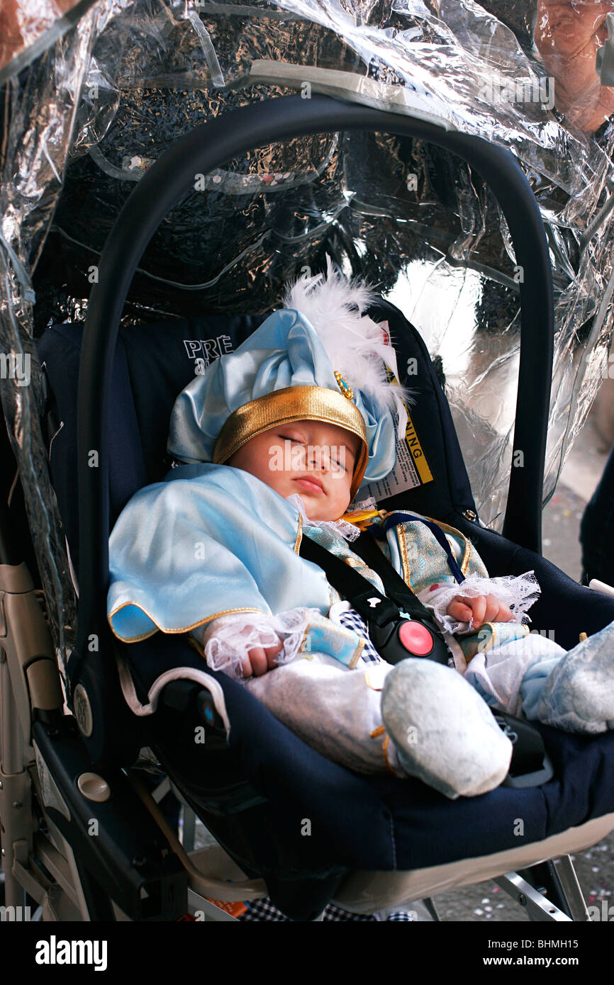 Bebe Bien Habille Dans L Occasion Du Carnaval De Venise Photo Stock Alamy