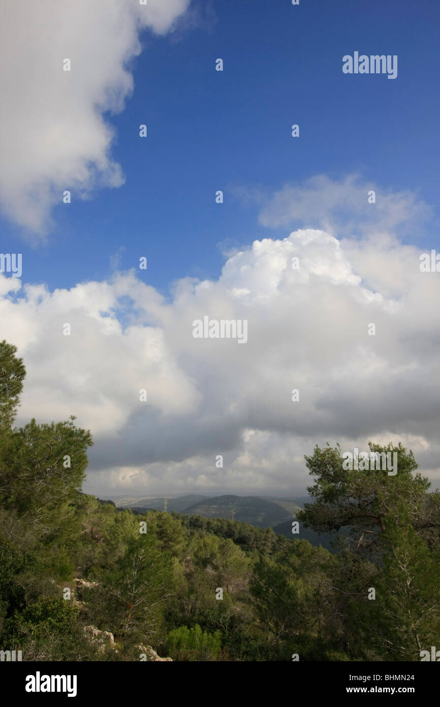 Israël, une vue sur les montagnes de Jérusalem à partir de la route 395 Banque D'Images