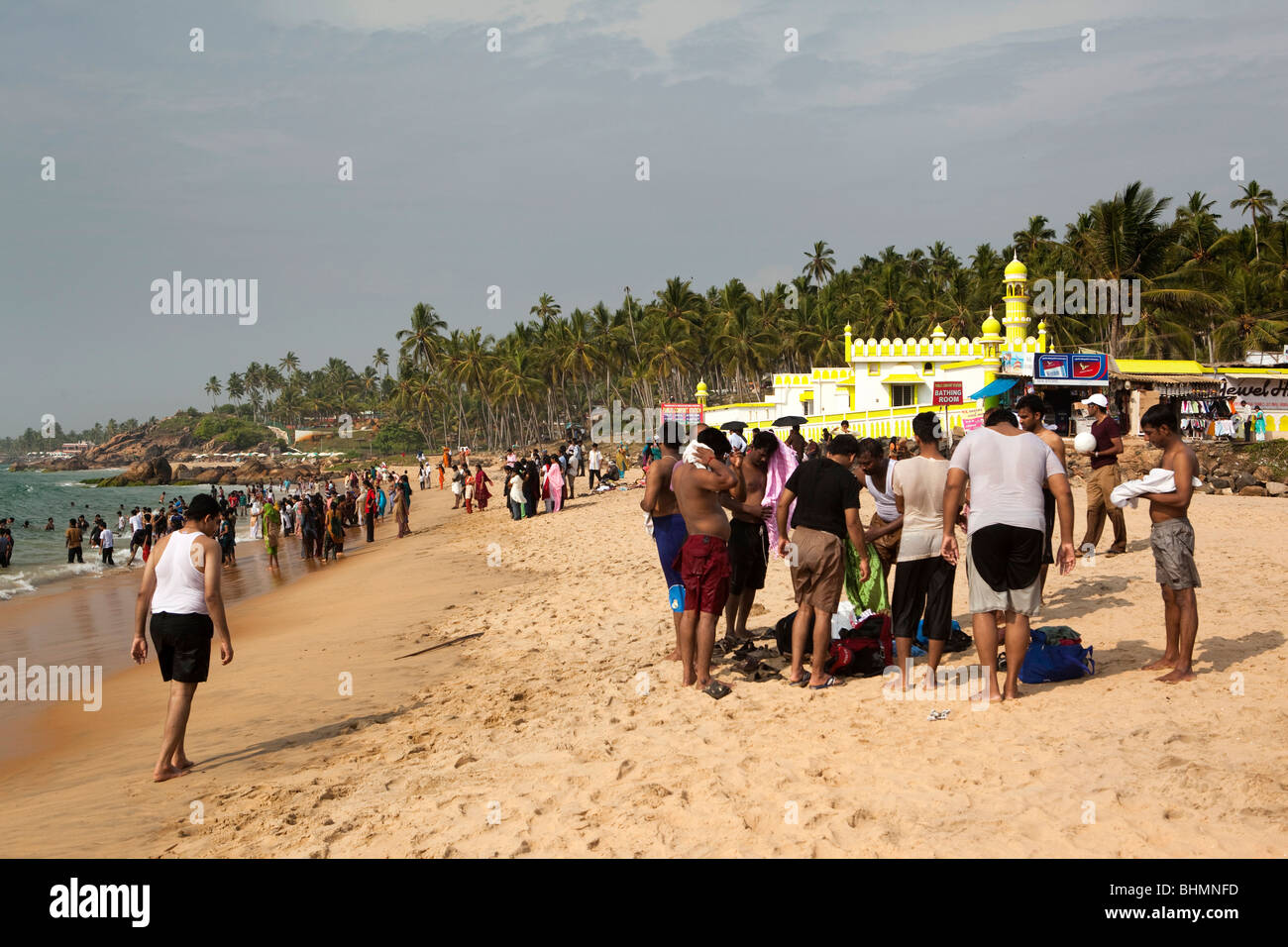 L'Inde, le Kerala, Kovalam, Samudra Beach, les touristes indiens Banque D'Images