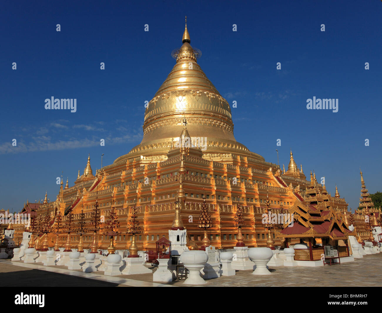 Le Myanmar, Birmanie, Bagan, la Pagode Shwezigon, Nyaung U Banque D'Images
