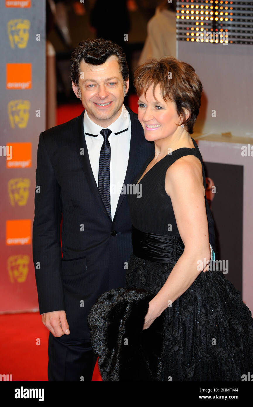 ANDY SERKIS & LORRAINE ASHBOURNE 2010 Orange British Academy Film Awards, le Royal Opera House Covent Garden LONDON ANGLETERRE 21 Fe Banque D'Images