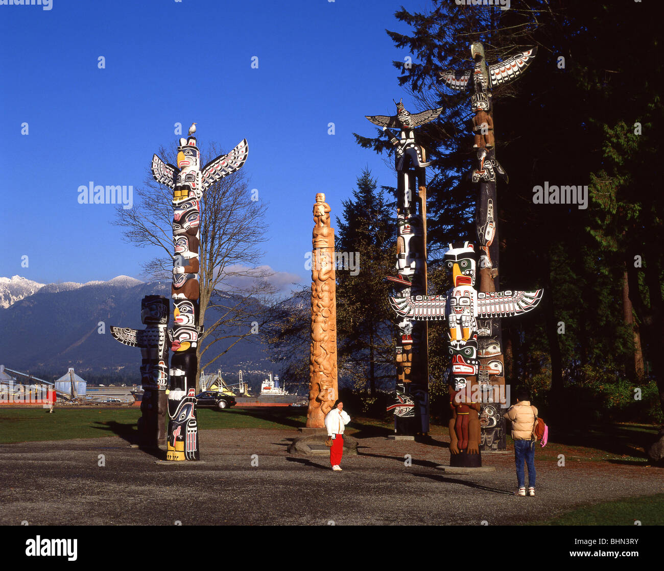 Totems dans la région de Brockton Point, le parc Stanley, Vancouver, British Columbia, Canada Banque D'Images