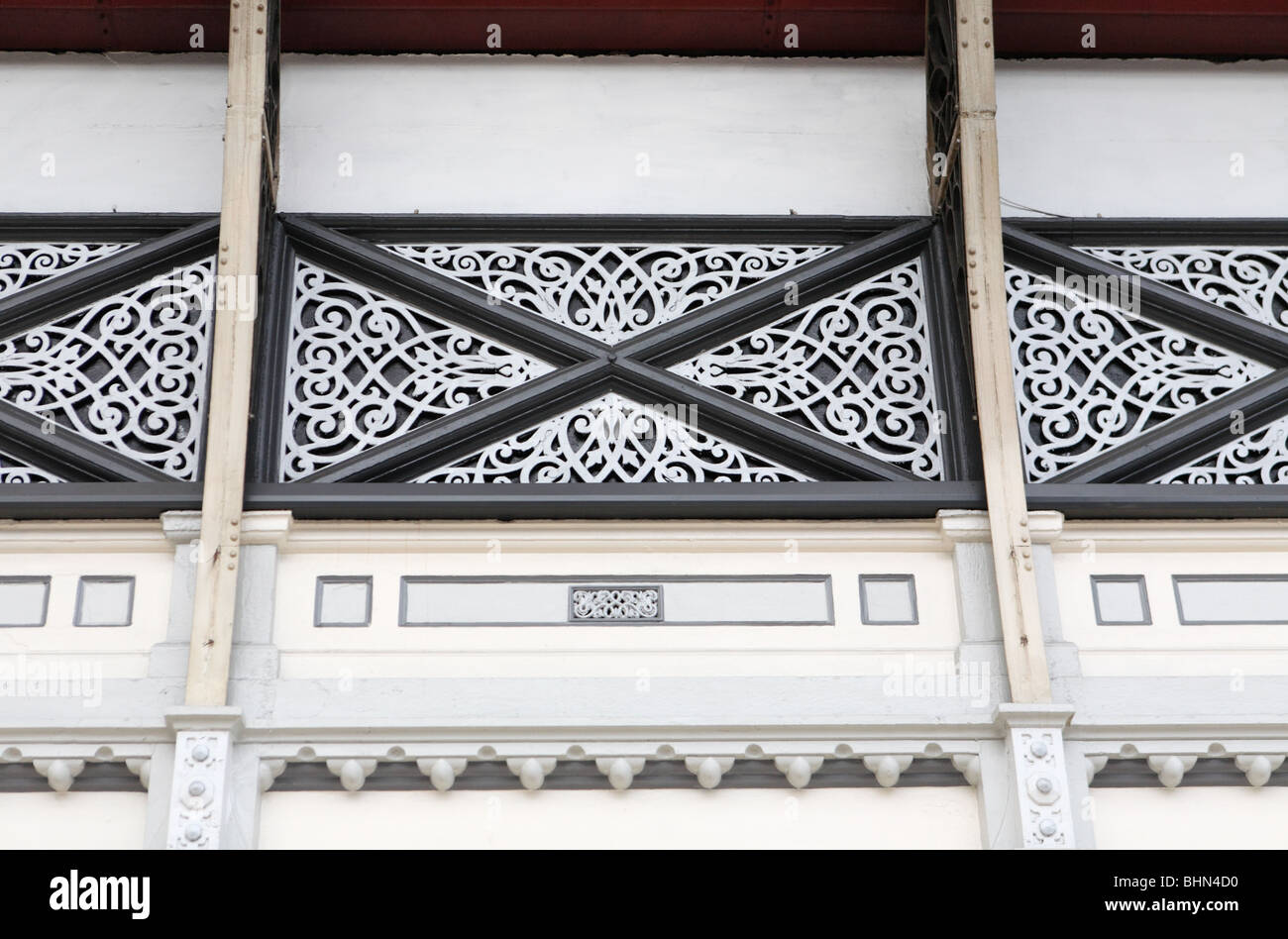 Sur la ferronnerie décorative de la gare de Paddington, Londres, Angleterre, Royaume-Uni Banque D'Images