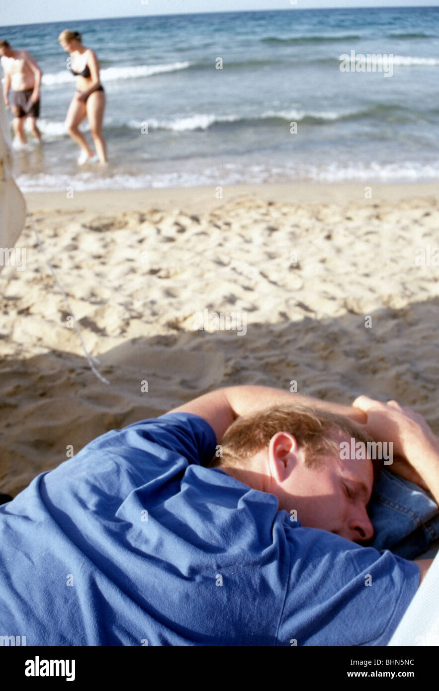 Faire La Sieste Au Soleil Banque D Image Et Photos Alamy