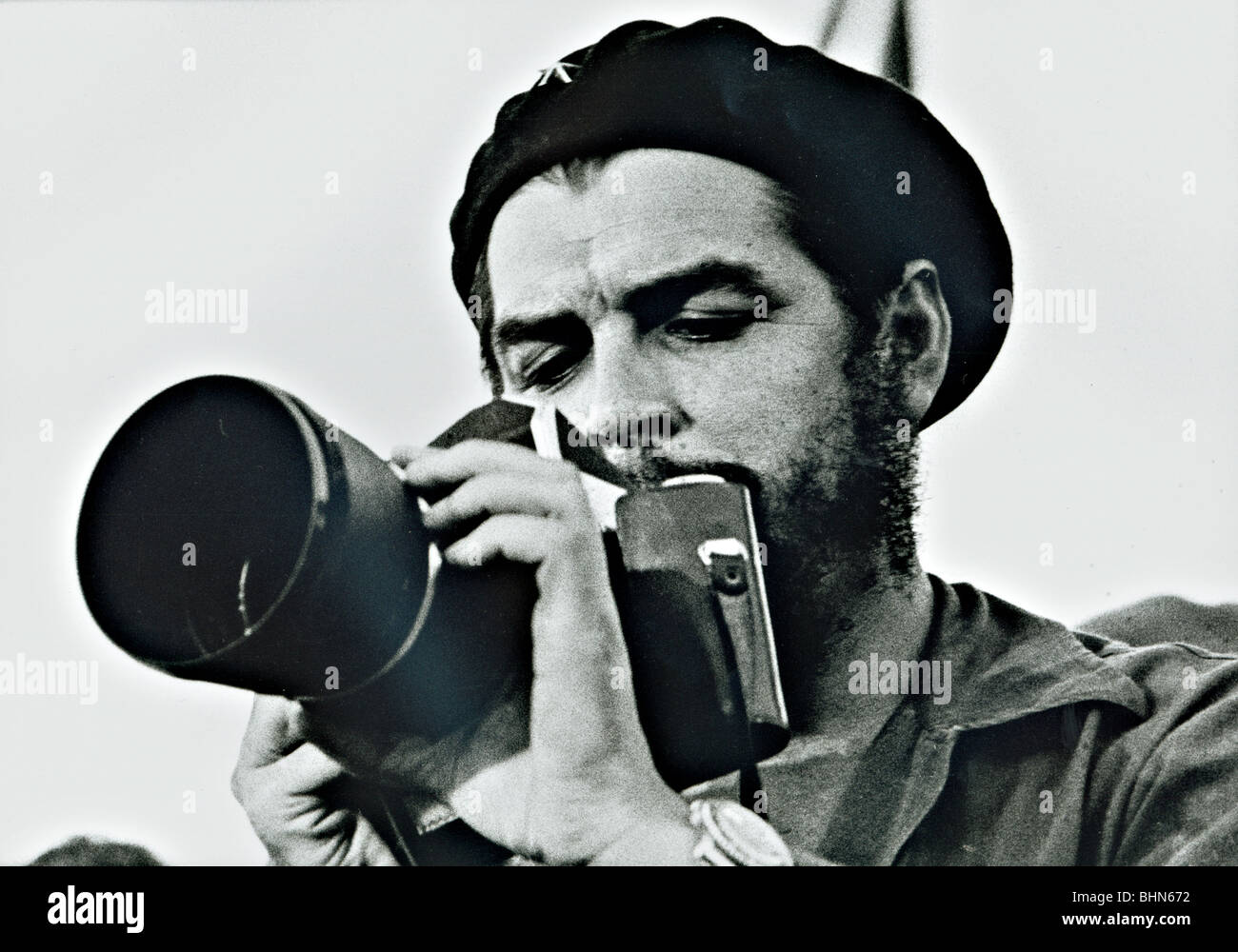 CHE GUEVARA AVEC CAMÉRA À LA HAVANE, CUBA 1961 Photo par Roberto Salas Banque D'Images