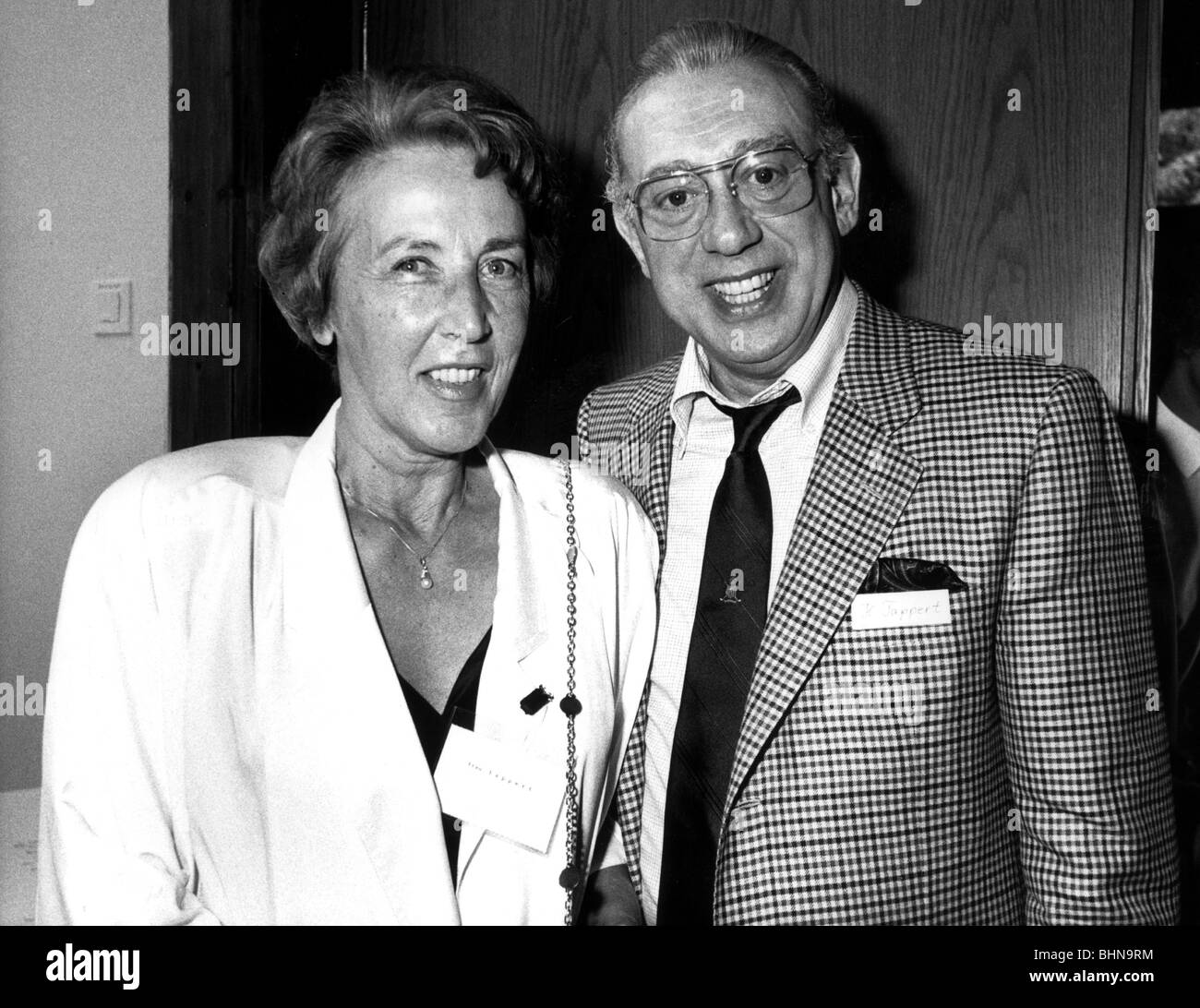 Tappert, Horst, 26.5.1923 - 13.12.2008, acteur allemand, demi-longueur, avec sa femme Ursula Pistor, lors de l'inauguration de la première académie de protection des animaux à Neubiberg près de Munich, 1986, femme, Banque D'Images