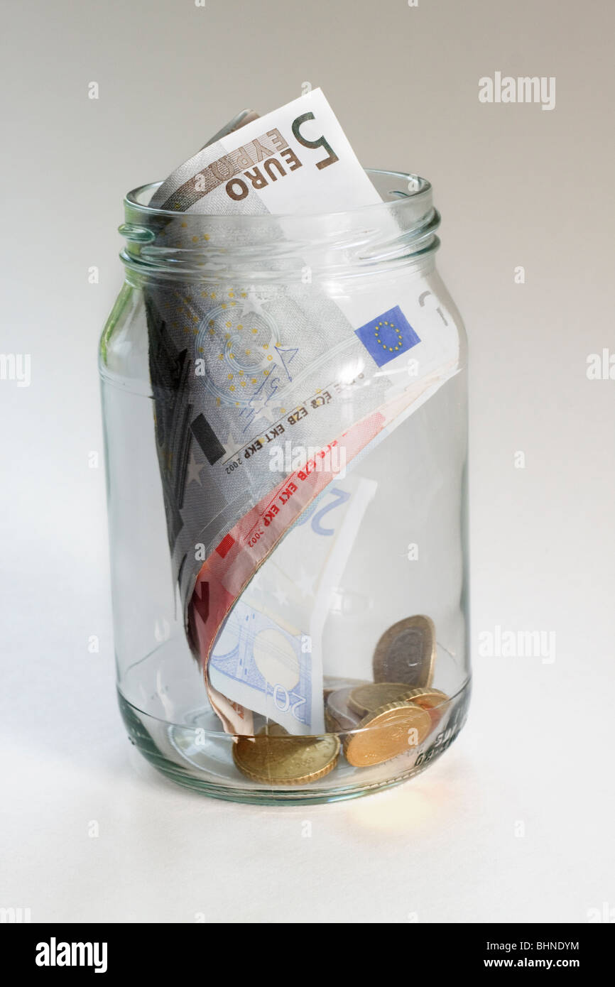 Pot avec de l'argent Euros Banque D'Images