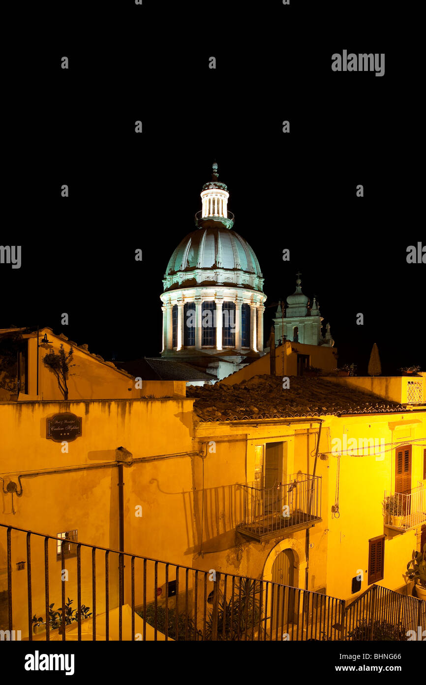 La Cathédrale de San Giovanni Battista est le principal monument de Ragusa Superiore. Banque D'Images