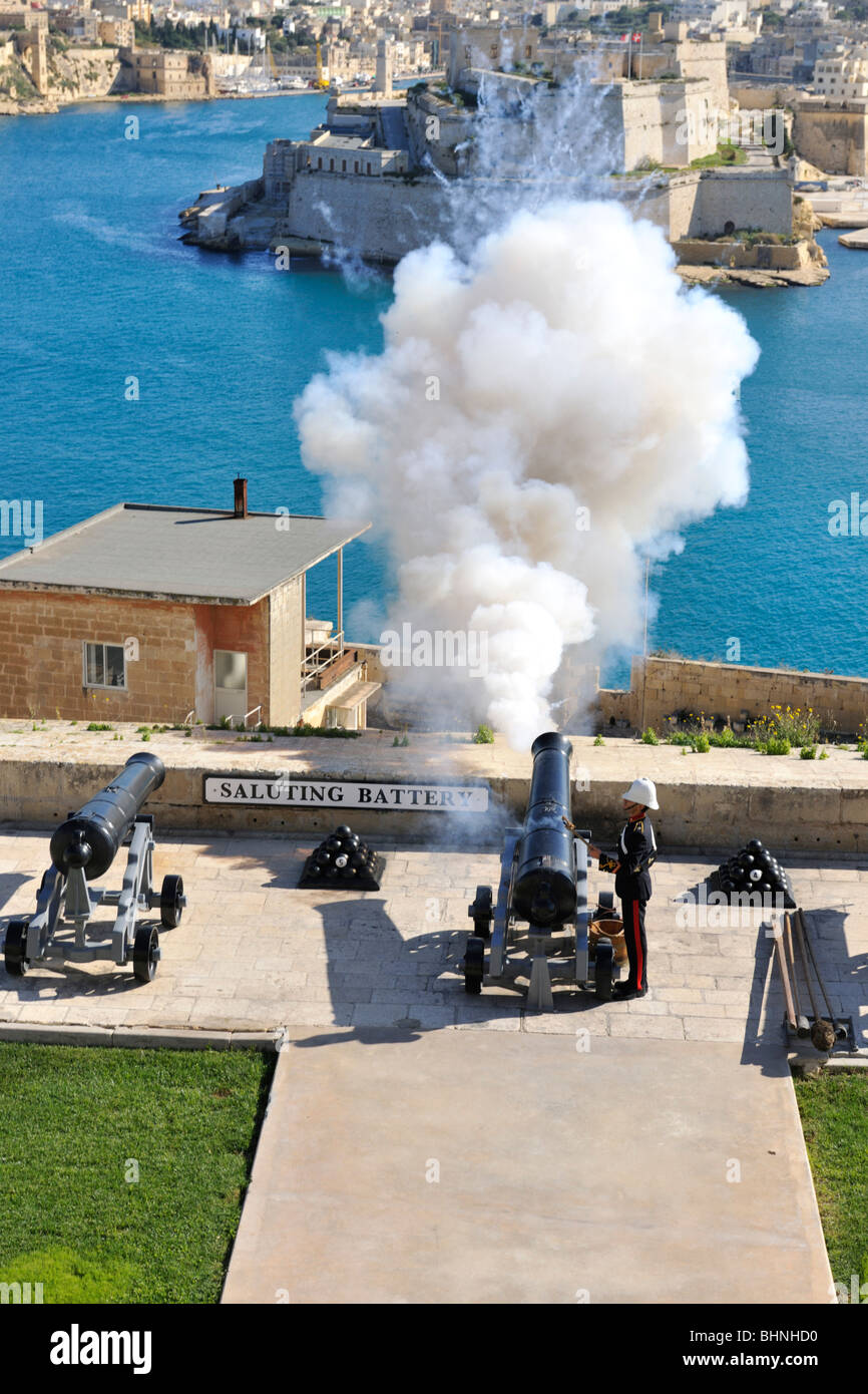 Noon Day Gun Firing, saluant la batterie, La Valette Banque D'Images