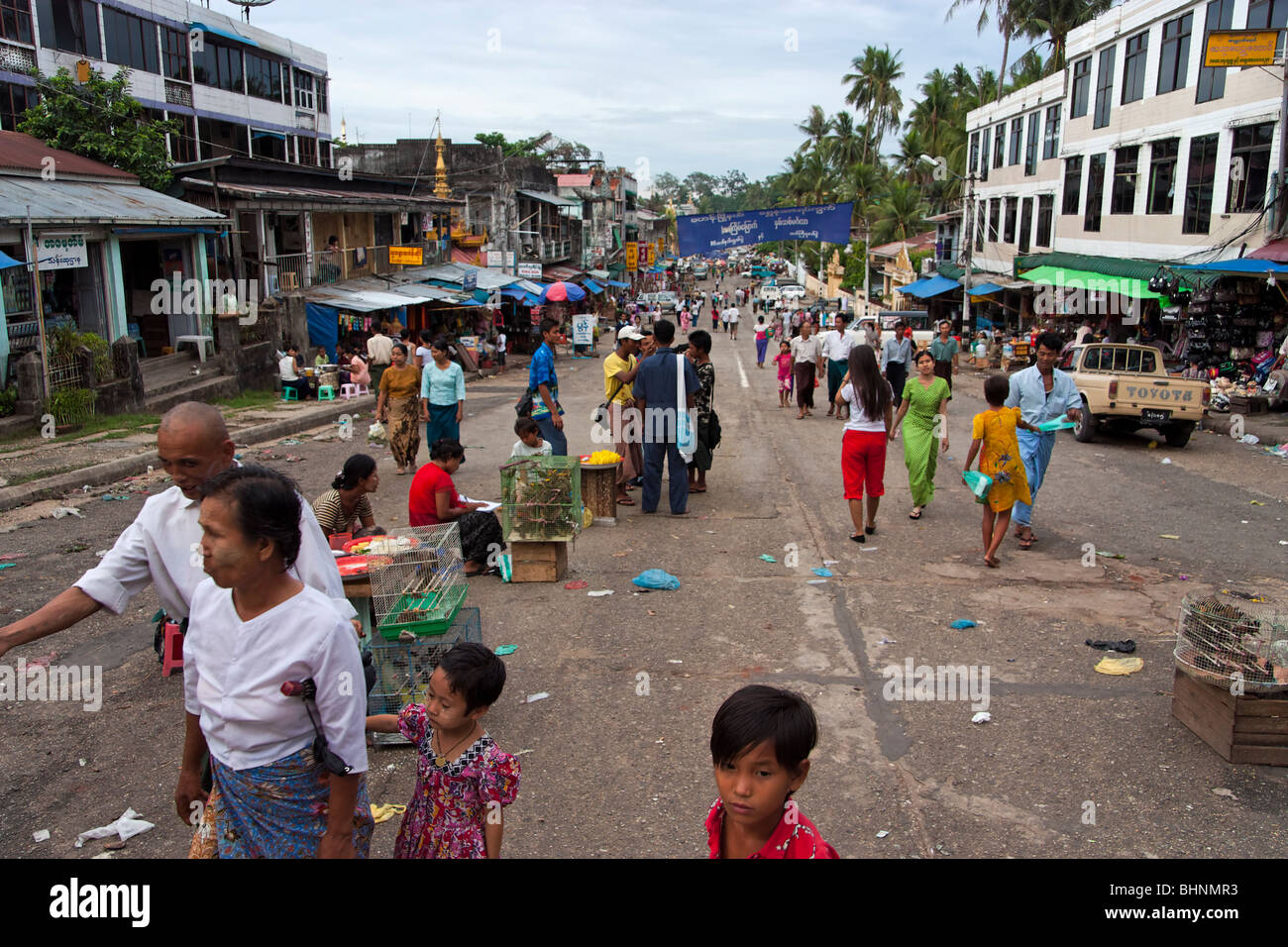 Scène de rue à Yangon au Myanmar Banque D'Images