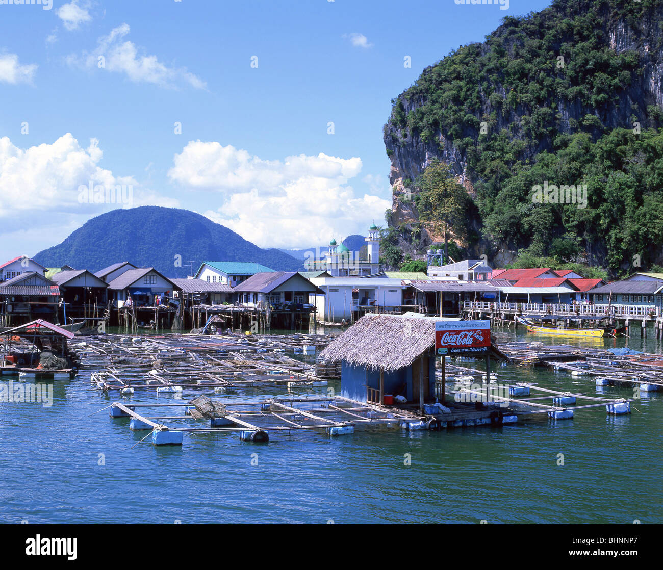 Village de pêcheurs sur pilotis sur la mer, Ko Panyi, Phang Nga Bay Marine National Park, province de Phang Nga, Thaïlande Banque D'Images