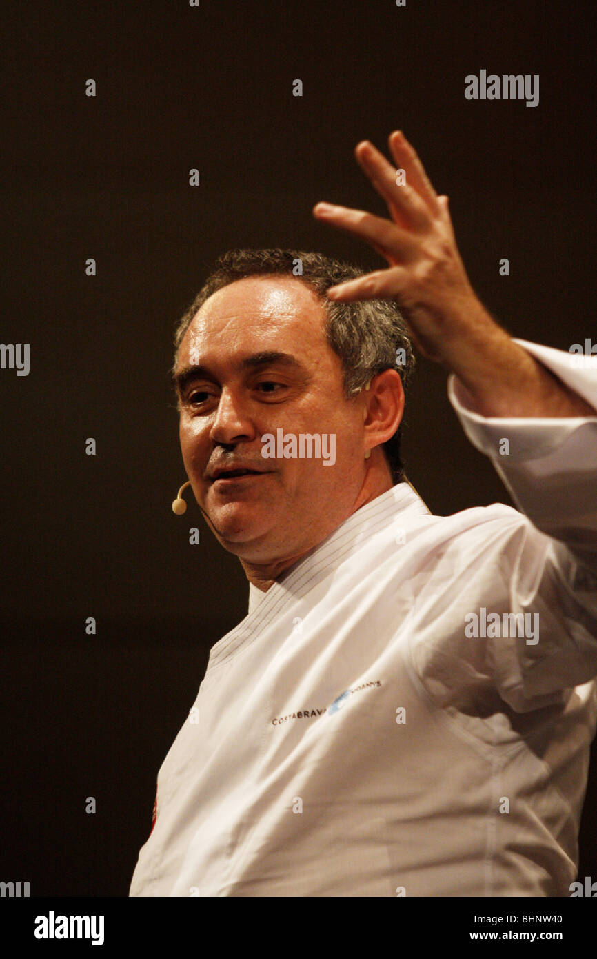 Le célèbre chef Ferran Adria du restaurant El Bulli à un forum gastronomique de Gérone, Catalogne, Espagne Banque D'Images