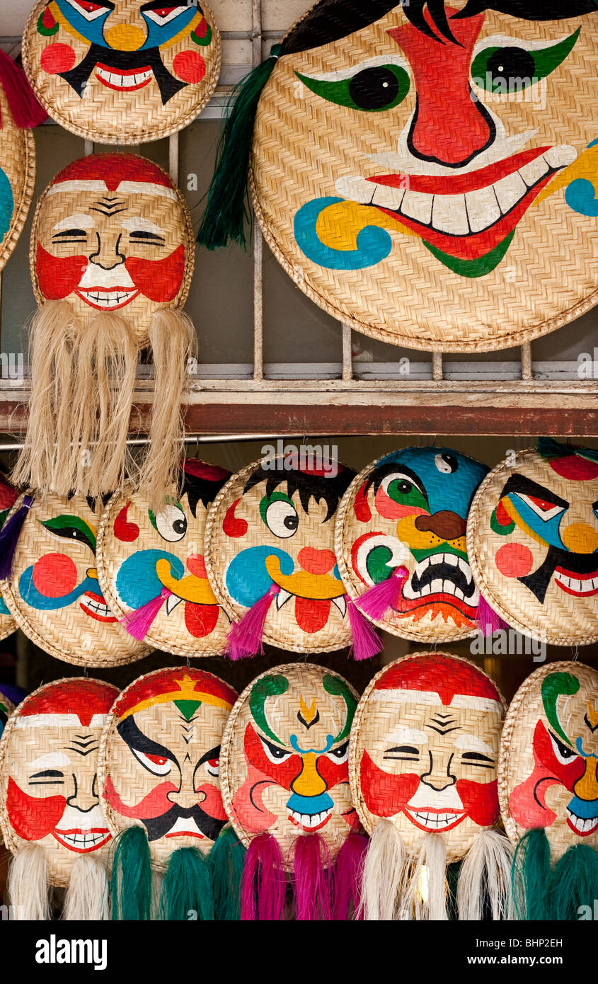 Traditional vietnamese masks Banque de photographies et d'images à haute  résolution - Alamy