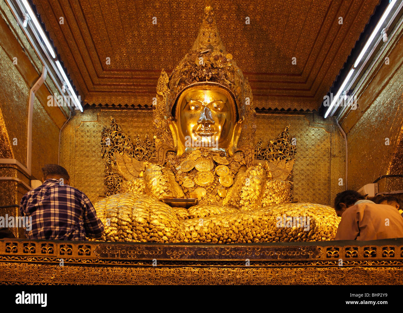 Le Myanmar, Birmanie, Mandalay, la Pagode Mahamuni, Bouddha, image Banque D'Images