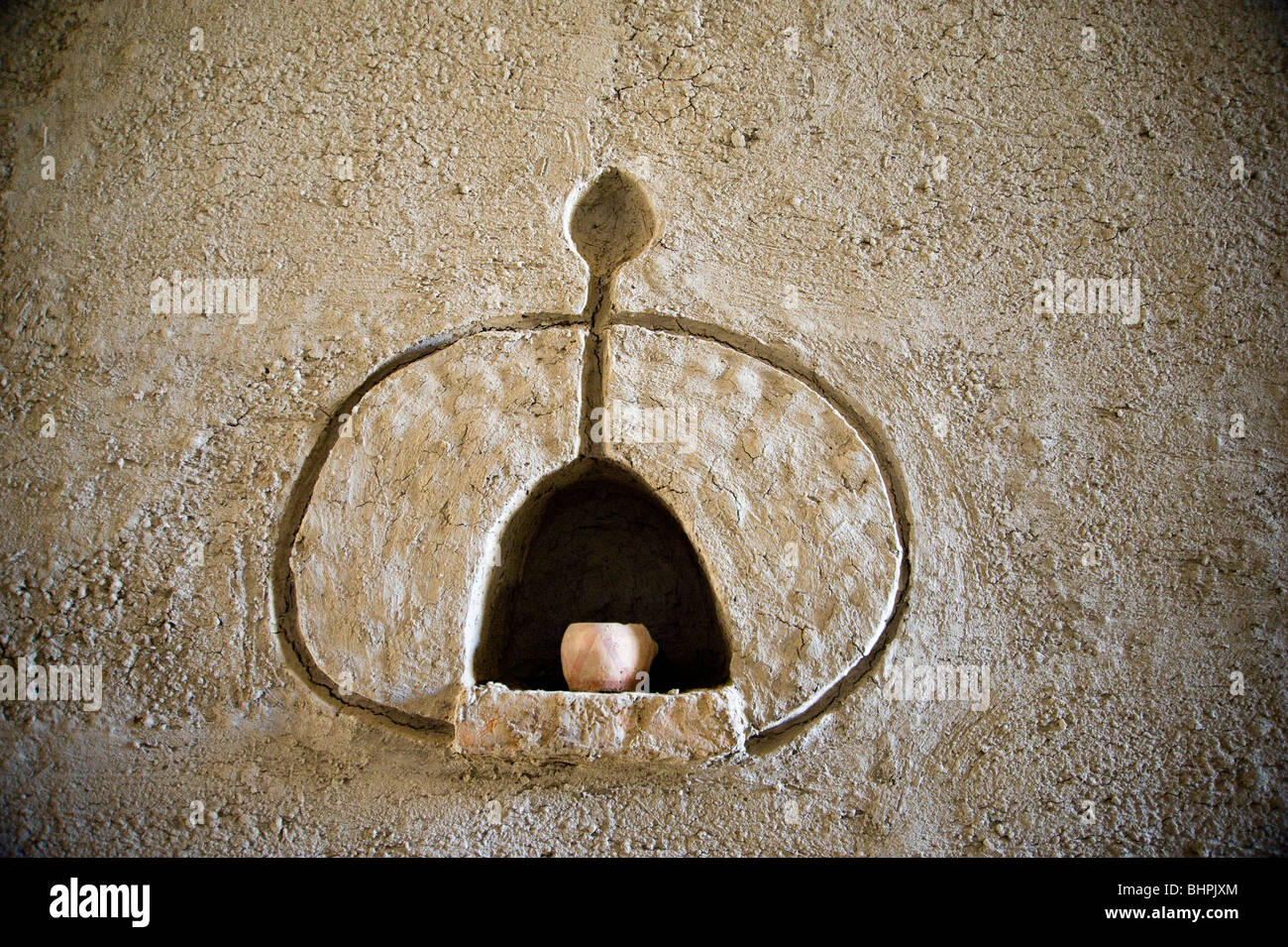 Créneau sculpté et symbole, le mur intérieur de la Grande Mosquée, Djenné, Mali, Afrique de l'Ouest Banque D'Images