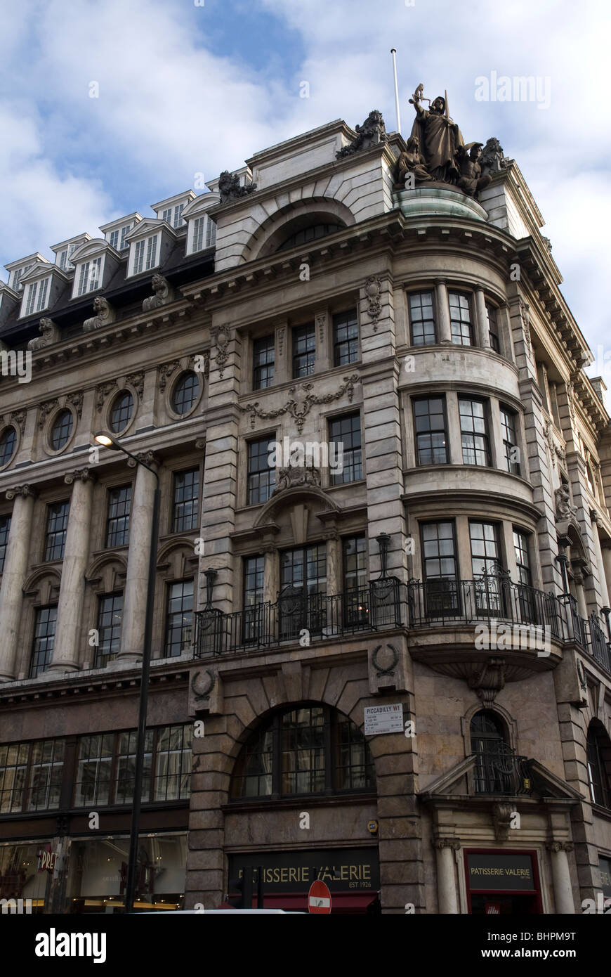 Ornate building dans Piccadilly, Londres UK Banque D'Images