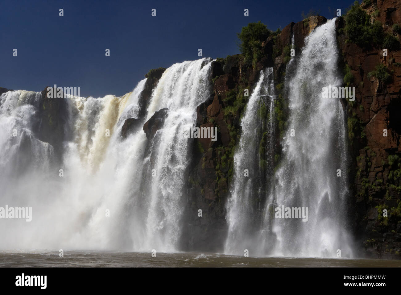 Tres mosqueteros tombent des chutes d'Iguazu national park, république de l'Argentine, l'Amérique du Sud Banque D'Images