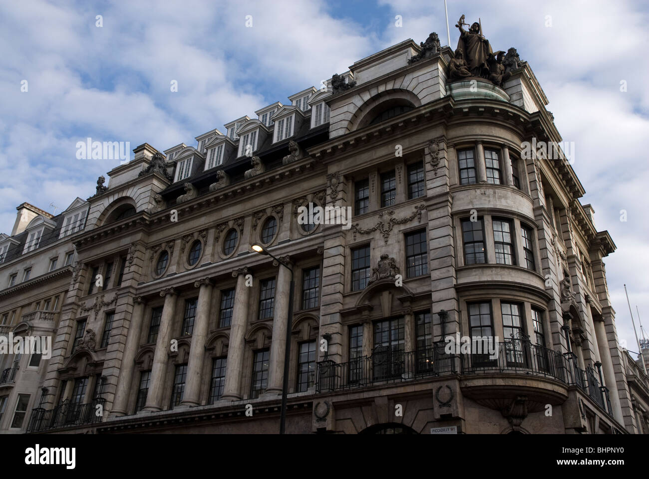 Ornate building dans Piccadilly, Londres UK Banque D'Images