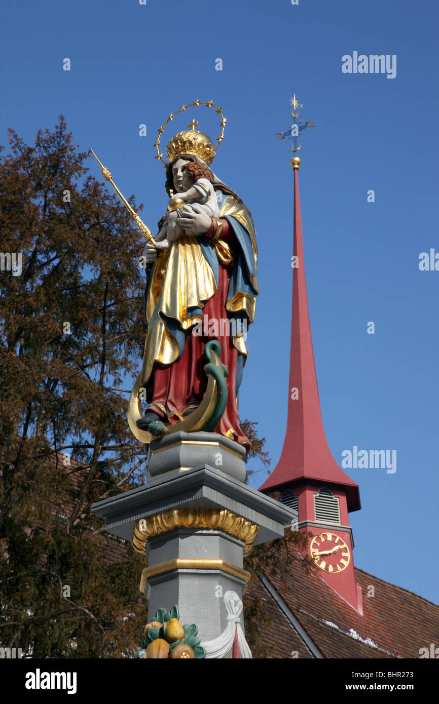 Statue de Vierge Marie et l'enfant, Lucerne Banque D'Images