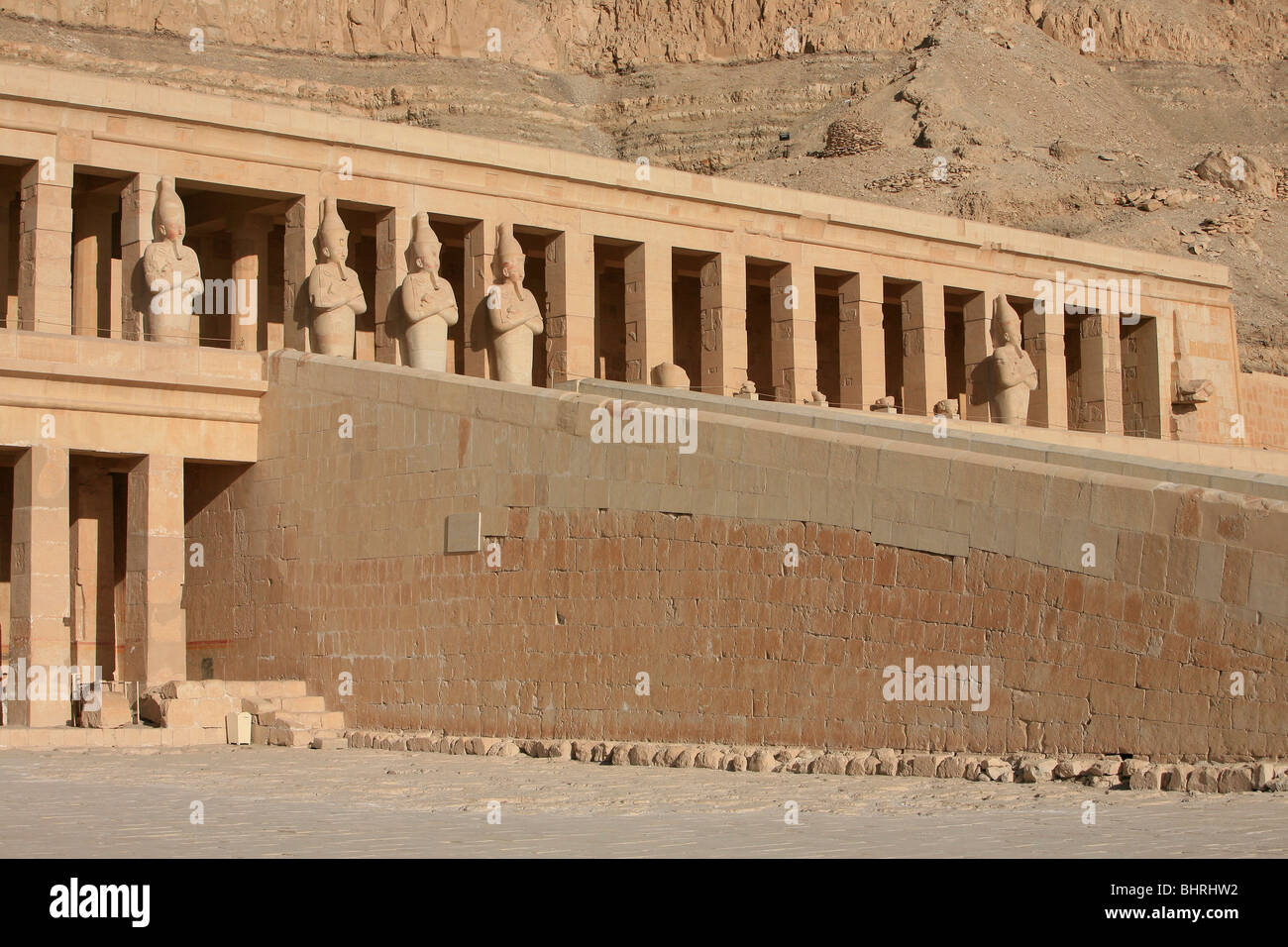 Le Punt et naissance à la colonnade du temple funéraire d'Hatshepsout à Deir el-Bahri près de Louxor, Egypte Banque D'Images