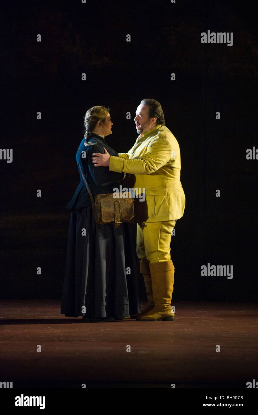 Welsh National Opera production de Carmen de Bizet au Wales Millennium Centre Cardiff South Wales UK Banque D'Images